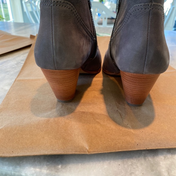 Frye Reina Rory Ankle Bootie in Jean (gray) 7.5 *Flaw* - Picture 7 of 7